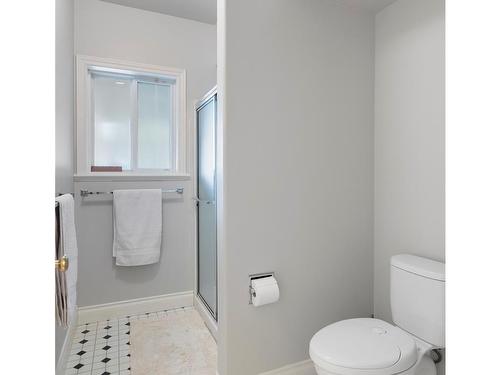 4373 Wildflower Lane, Saanich, BC - Indoor Photo Showing Bathroom