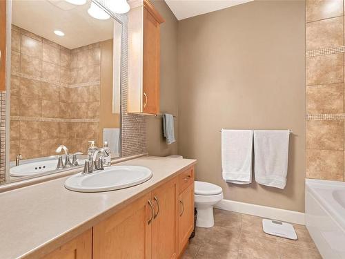 19-551 Bezanton Way, Colwood, BC - Indoor Photo Showing Bathroom