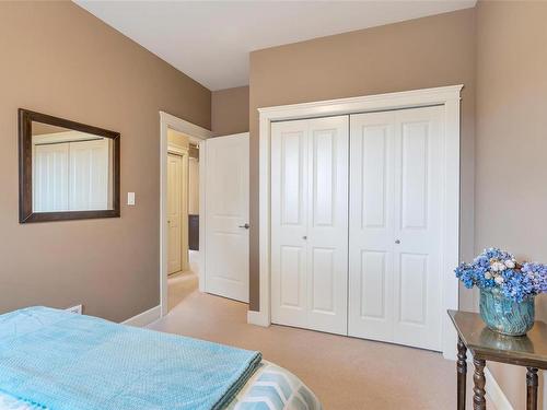 19-551 Bezanton Way, Colwood, BC - Indoor Photo Showing Bedroom