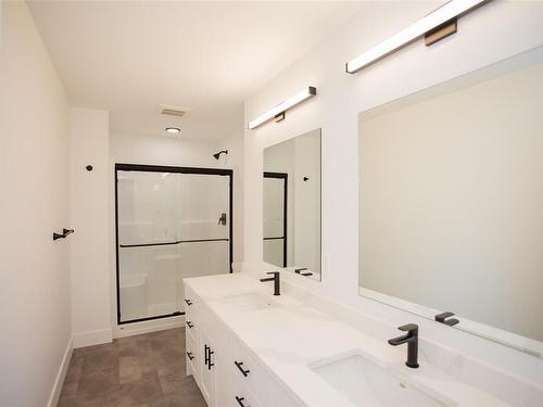104-340 2Nd Ave, Ladysmith, BC - Indoor Photo Showing Bathroom