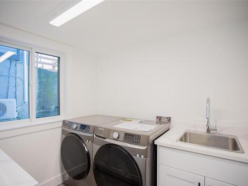 104-340 2Nd Ave, Ladysmith, BC - Indoor Photo Showing Laundry Room