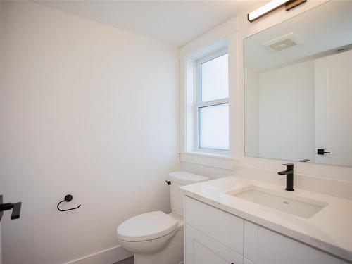 105-340 2Nd Ave, Ladysmith, BC - Indoor Photo Showing Bathroom
