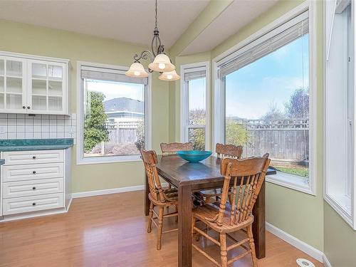 1125 Miraloma Dr, Qualicum Beach, BC - Indoor Photo Showing Dining Room