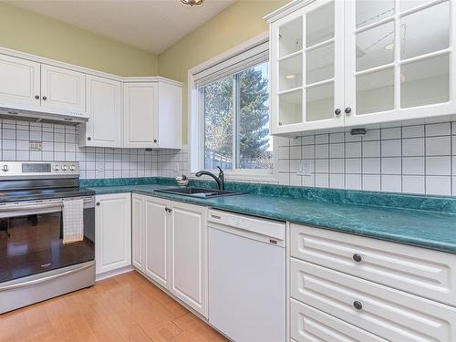 1125 Miraloma Dr, Qualicum Beach, BC - Indoor Photo Showing Kitchen With Double Sink