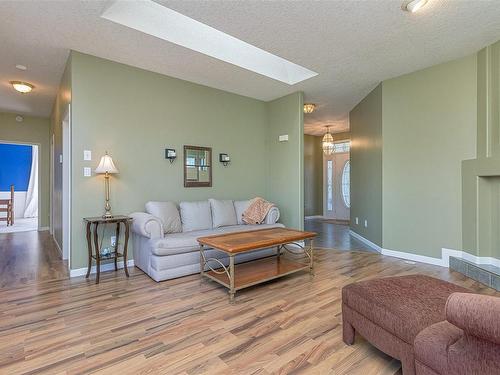 1125 Miraloma Dr, Qualicum Beach, BC - Indoor Photo Showing Living Room