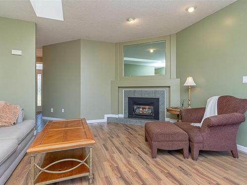 1125 Miraloma Dr, Qualicum Beach, BC - Indoor Photo Showing Living Room With Fireplace