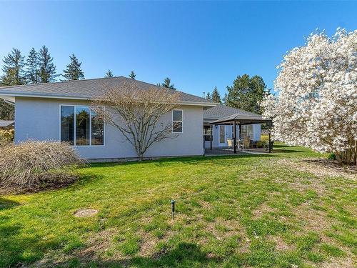 1125 Miraloma Dr, Qualicum Beach, BC - Outdoor