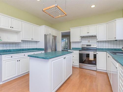 1125 Miraloma Dr, Qualicum Beach, BC - Indoor Photo Showing Kitchen With Upgraded Kitchen