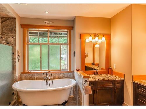 5151 Island Hwy West, Qualicum Beach, BC - Indoor Photo Showing Bathroom