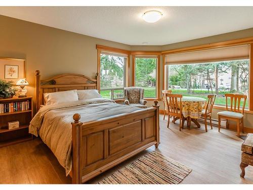 5151 Island Hwy West, Qualicum Beach, BC - Indoor Photo Showing Bedroom