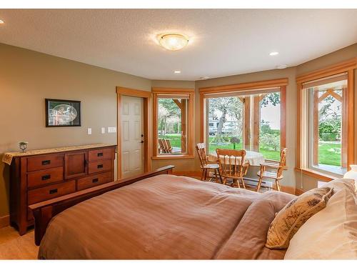 5151 Island Hwy West, Qualicum Beach, BC - Indoor Photo Showing Bedroom