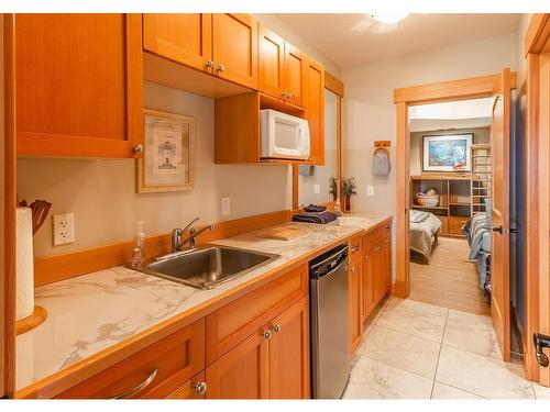 5151 Island Hwy West, Qualicum Beach, BC - Indoor Photo Showing Kitchen