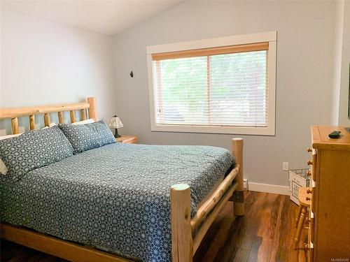 102-1080 Resort Dr, Parksville, BC - Indoor Photo Showing Bedroom