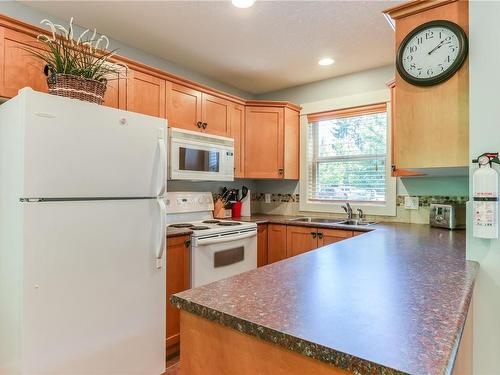 102-1080 Resort Dr, Parksville, BC - Indoor Photo Showing Kitchen With Double Sink