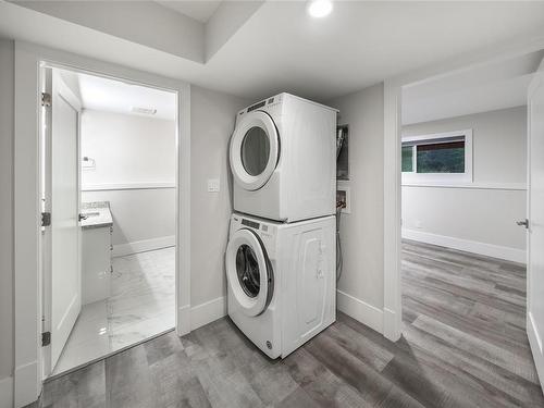 6118 Cottam Rd, Port Alberni, BC - Indoor Photo Showing Laundry Room