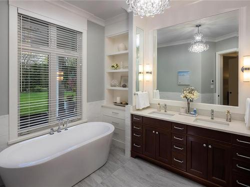 2695 Lansdowne Rd, Oak Bay, BC - Indoor Photo Showing Bathroom