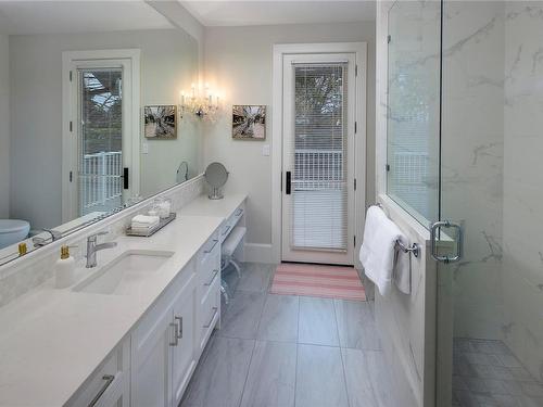 2695 Lansdowne Rd, Oak Bay, BC - Indoor Photo Showing Bathroom
