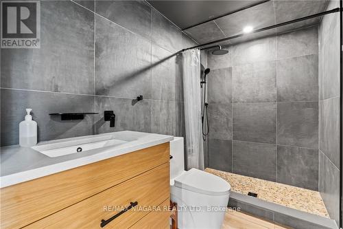 24 Olde School Court, St. Catharines, ON - Indoor Photo Showing Bathroom