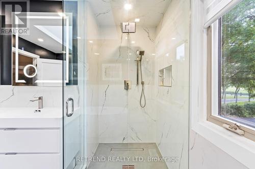 487 Ridge Rd E, Grimsby, ON - Indoor Photo Showing Bathroom