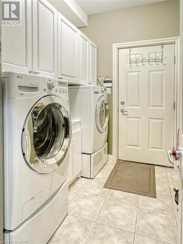 4207 Masterson Circle, London, ON - Indoor Photo Showing Laundry Room