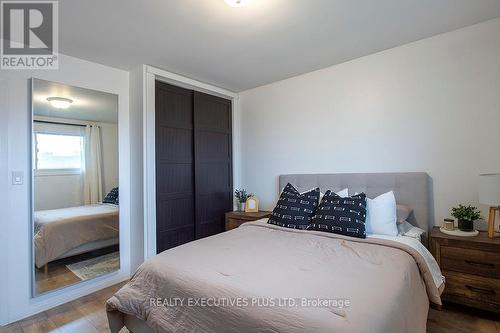 24 Madison Street, Fort Erie, ON - Indoor Photo Showing Bedroom