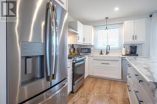 24 Madison St, Fort Erie, ON - Indoor Photo Showing Kitchen With Upgraded Kitchen