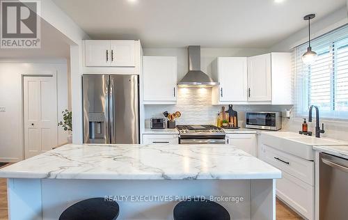 24 Madison Street, Fort Erie, ON - Indoor Photo Showing Kitchen With Upgraded Kitchen