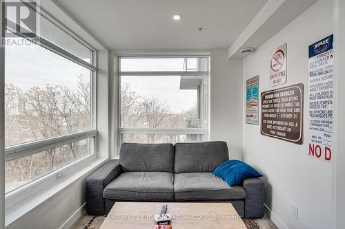 #103 -455 Charlton Ave E, Hamilton, ON - Indoor Photo Showing Living Room
