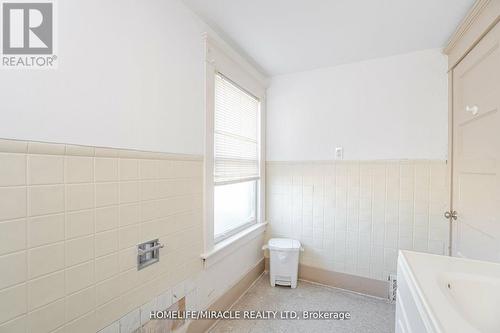 4107 Portage Rd, Niagara Falls, ON - Indoor Photo Showing Bathroom