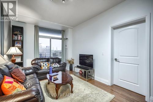 #101 -1060 Sheppard Ave W, Toronto, ON - Indoor Photo Showing Living Room