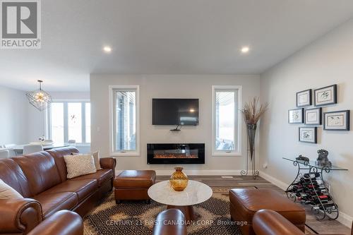 116 Lila St, Dutton/Dunwich, ON - Indoor Photo Showing Living Room With Fireplace