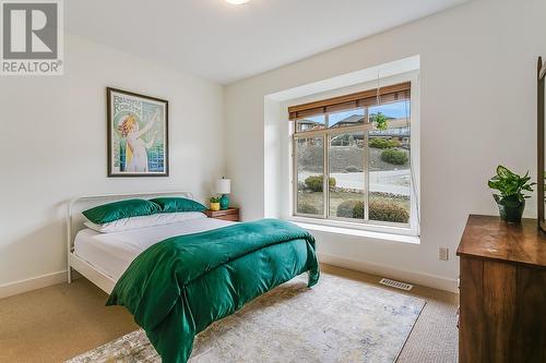654 Dougherty Avenue, Kelowna, BC - Indoor Photo Showing Bedroom