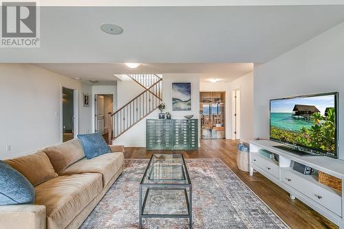 654 Dougherty Avenue, Kelowna, BC - Indoor Photo Showing Living Room