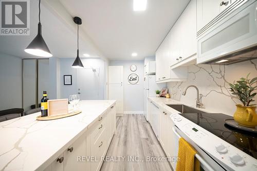 305 - 1968 Main Street W, Hamilton, ON - Indoor Photo Showing Kitchen