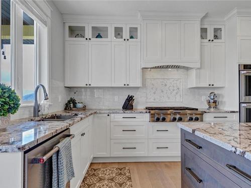 304 Silversage Bluff Lane, Vernon, BC - Indoor Photo Showing Kitchen With Upgraded Kitchen