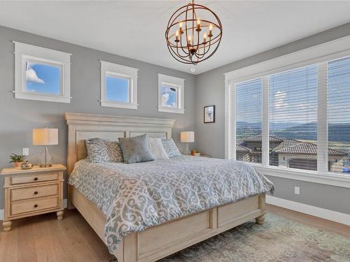 304 Silversage Bluff Lane, Vernon, BC - Indoor Photo Showing Bedroom