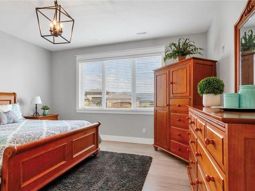304 Silversage Bluff Lane, Vernon, BC - Indoor Photo Showing Bedroom