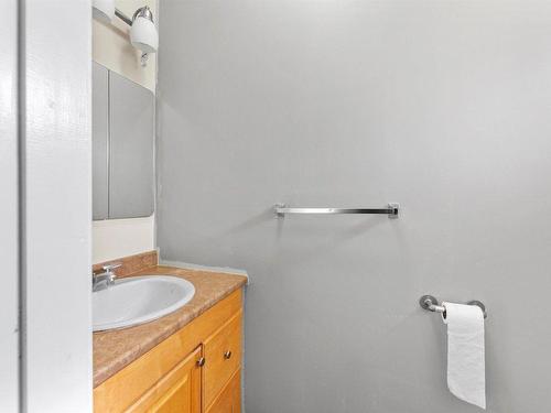 3904 32 Avenue, Vernon, BC - Indoor Photo Showing Bathroom