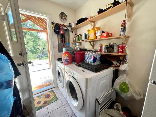 2556 Princeton Summerland Road, Princeton, BC - Indoor Photo Showing Laundry Room