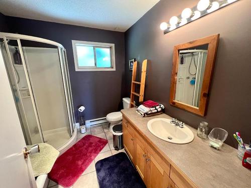 2556 Princeton Summerland Road, Princeton, BC - Indoor Photo Showing Bathroom