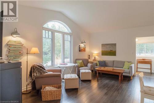 507 Third Avenue N, Sauble Beach, ON - Indoor Photo Showing Living Room