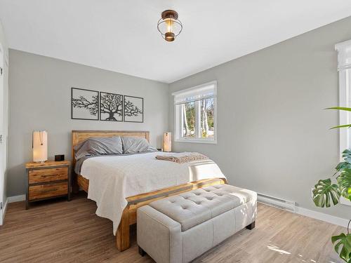 Master bedroom - 23 Rue De La Montagne-Verte, Sainte-Marguerite-Du-Lac-Masson, QC - Indoor Photo Showing Bedroom