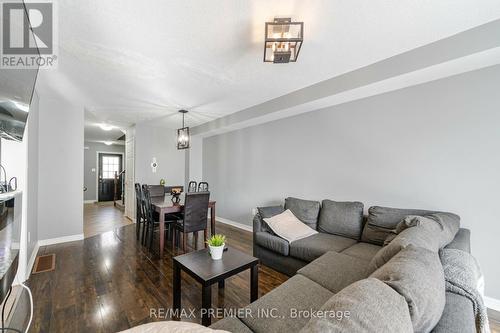 20 - 8 Bradley Avenue N, Hamilton, ON - Indoor Photo Showing Living Room