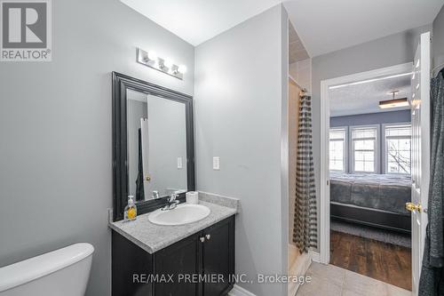20 - 8 Bradley Avenue N, Hamilton, ON - Indoor Photo Showing Bathroom
