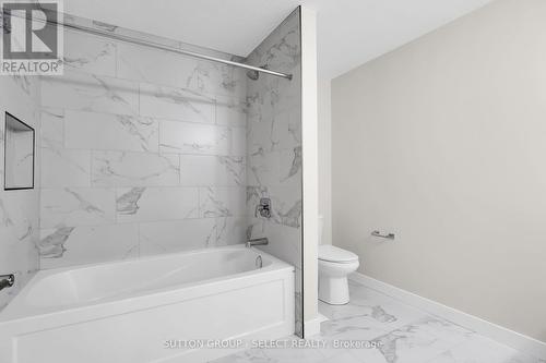 6921 Royal Magnolia Ave, London, ON - Indoor Photo Showing Bathroom