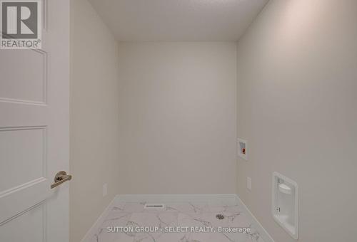 6921 Royal Magnolia Avenue, London, ON - Indoor Photo Showing Other Room