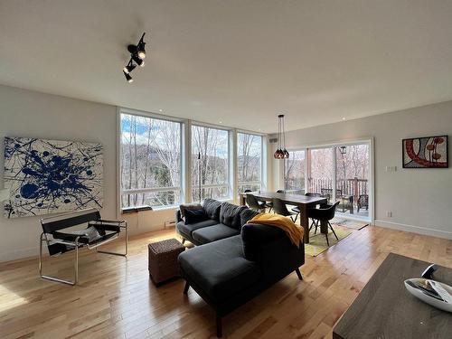 Salon - 137 Rue Sigouin, Mont-Tremblant, QC - Indoor Photo Showing Living Room