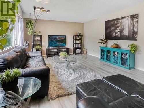 112 Conrad Crescent, Williams Lake, BC - Indoor Photo Showing Living Room