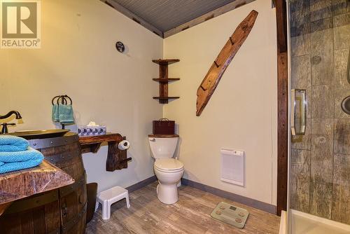 2952 Prospector Road, 150 Mile House, BC - Indoor Photo Showing Bathroom