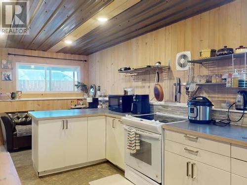 7105 Hazelton Street, Powell River, BC - Indoor Photo Showing Kitchen